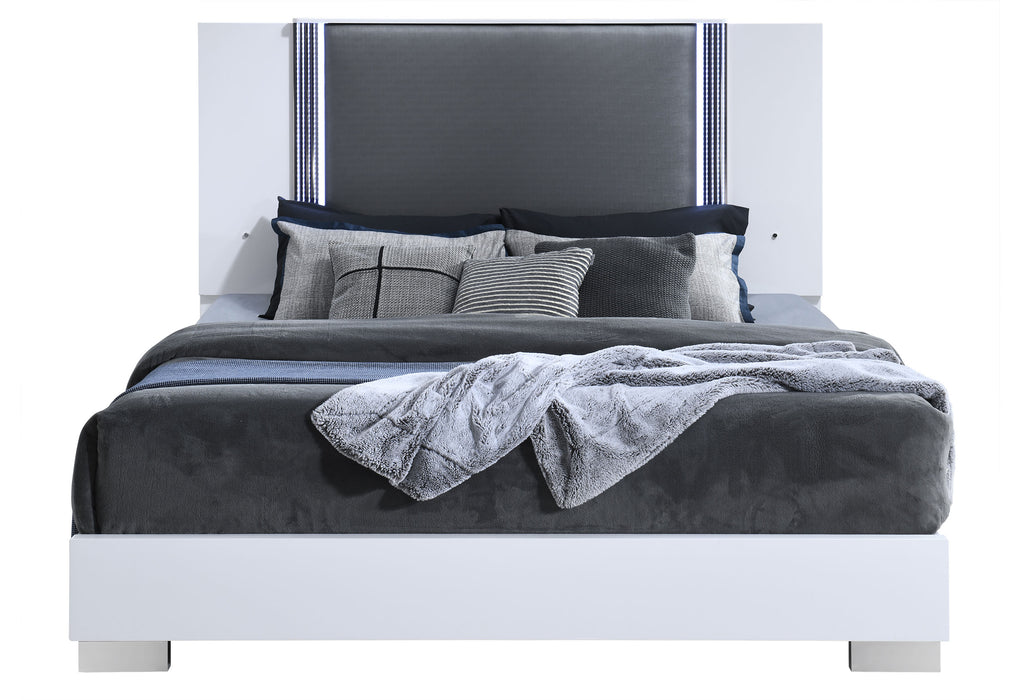 YLIME SMOOTH WHITE KING BED GROUP FULLY SLATTED