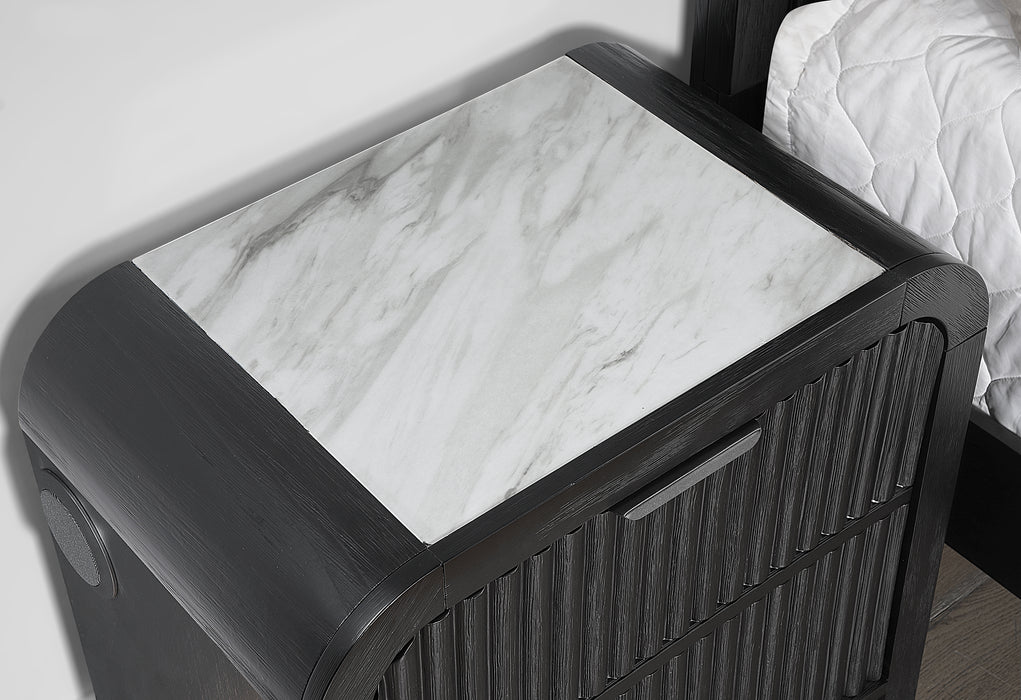 BECKETT WHITE/BLACK QUEEN BED